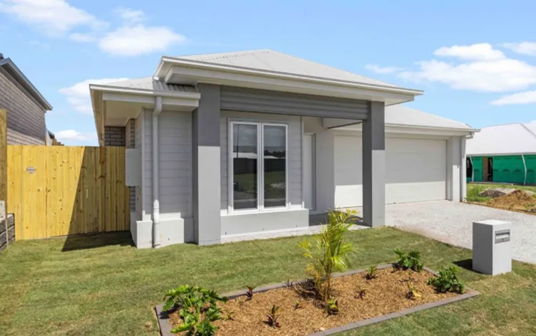 Shoreline+Estate+in+Redland+Bay-5-600h